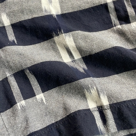 Ann Taylor LOFT, The Riviera Short, Navy White, 5” Inseam, size 6 - Picture 4 of 9